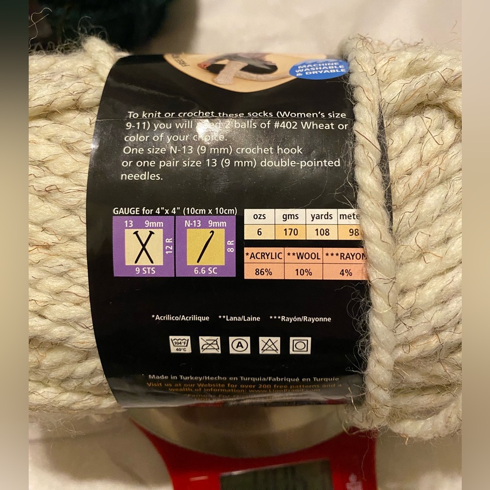 Lion Brand Wool-Ease Thick & Quick Yarn - Cream - Picture 3 of 4